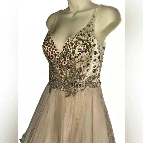 Glamorous Dress - Picture 3 of 10